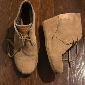 Womens TOMS Desert wedge bootie size 6.5